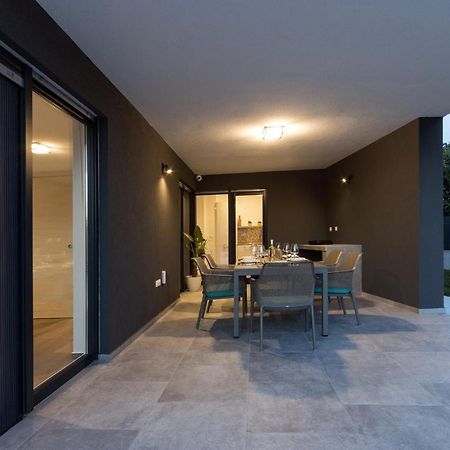 Modern 3-Bedroom Villa With A Private Pool Пула Екстер'єр фото