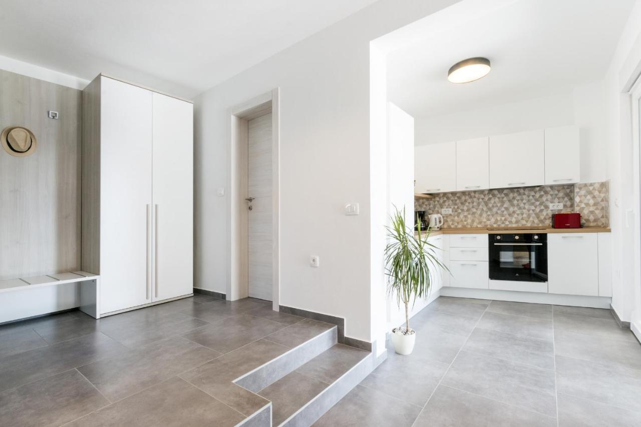 Modern 3-Bedroom Villa With A Private Pool Пула Екстер'єр фото